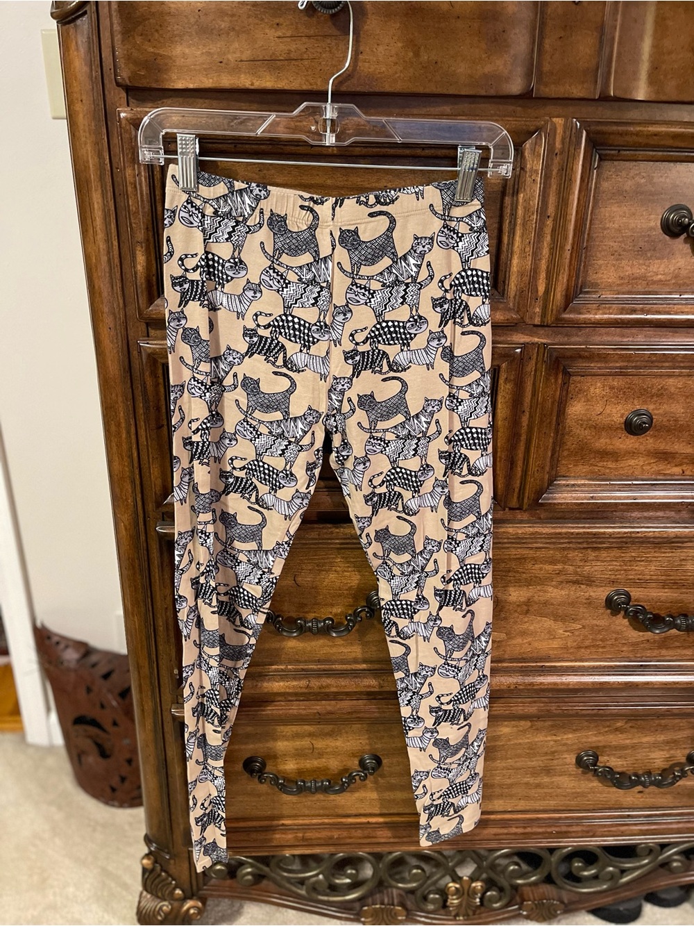 Nooworks Beige Leggings with Black Cat Print
